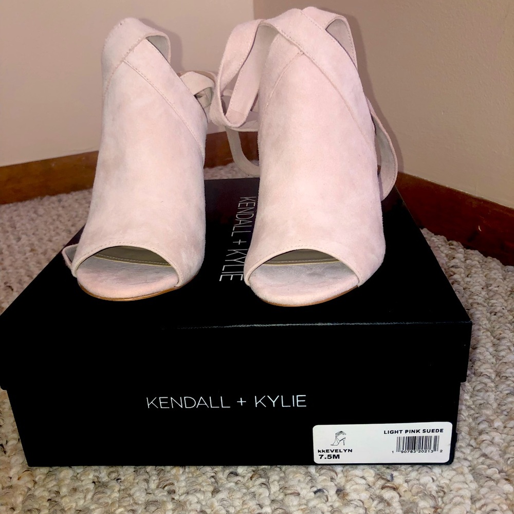 Kendall and Kylie, soft pink suede high heels. - Picture 2 of 4